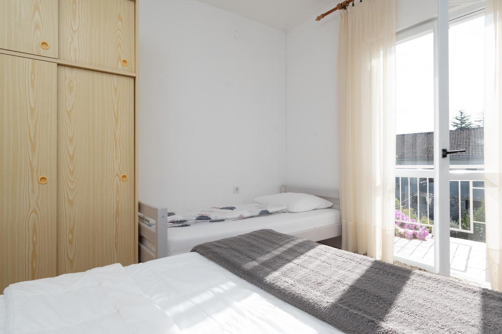 Apartments By The Sea Sukosan, Zadar - 5863 Номер фото